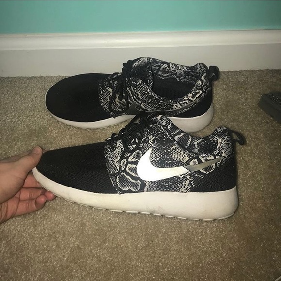 NIKE Roshe’s - Picture 1 of 1
